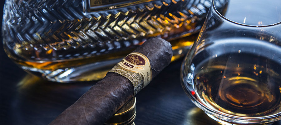 Jarvis Cigar Club: Pareando Charutos padrón com whisky